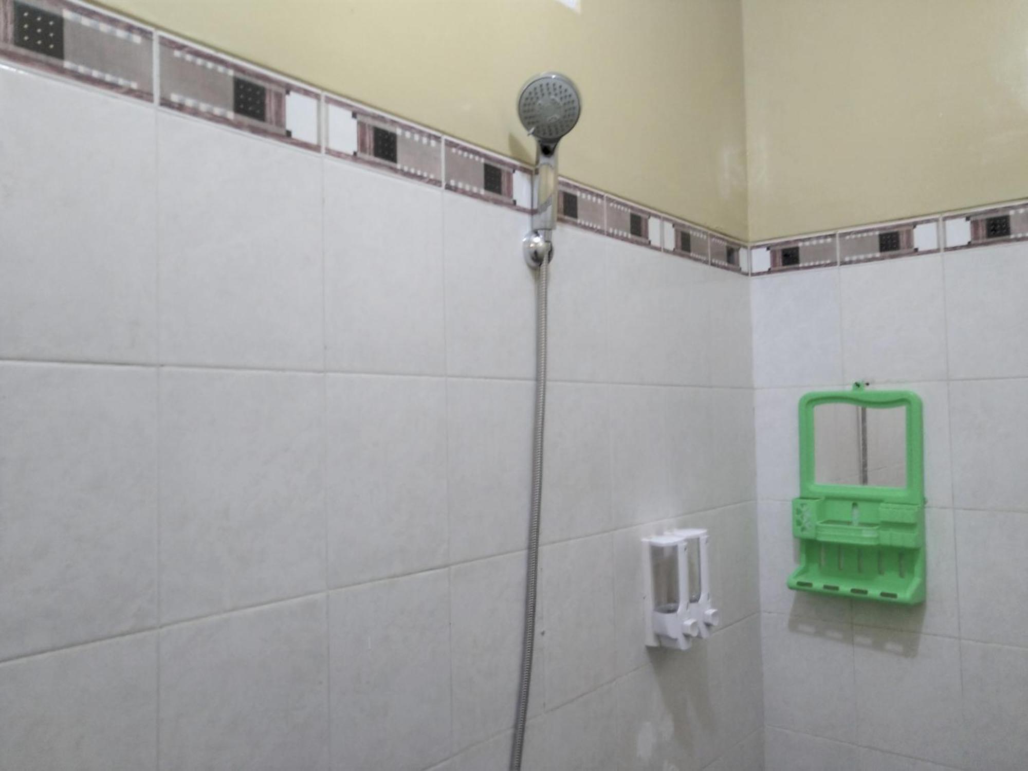 Hotel Pekalongan Syariah RedPartner Ruang foto